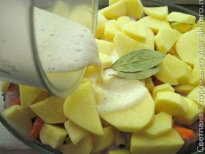 Овощная запеканка с курицей и щавелем