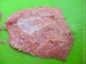 Мясные рулетики с сыром и зеленью