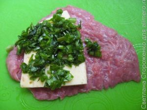 Мясные рулетики с сыром и зеленью