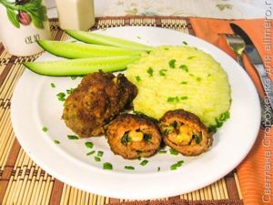 Мясные рулетики с сыром и зеленью