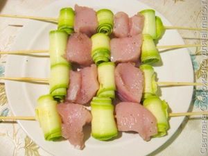 Шашлык из куры и кабачка