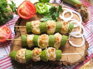 Куриный шашлык с кабачком в духовке