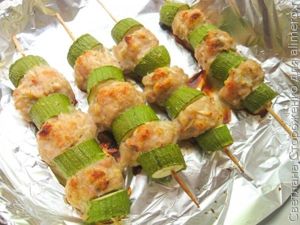 Куриный шашлык с кабачком в духовке