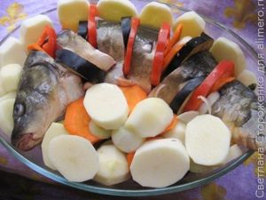 Карп запеченный в духовке с овощным гарниром