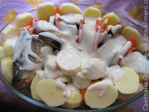 Карп запеченный в духовке с овощным гарниром