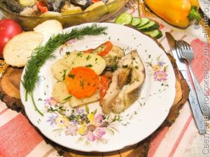 Карп запеченный в духовке с овощным гарниром