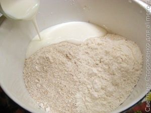 Пирог со сливами в мультиварке
