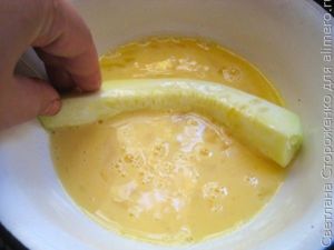 Закуска из кабачка в панировке из сухарей и сыра