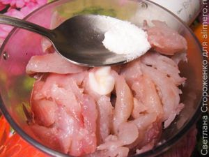 Вкусная уха с фрикадельками.