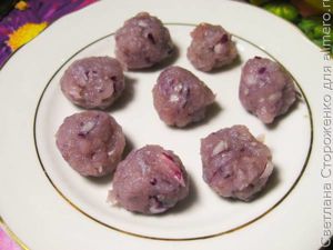 Вкусная уха с фрикадельками.