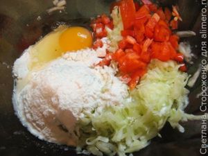Вкусные оладьи из патиссонов и болгарского перца