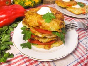 Вкусные оладьи из патиссонов и болгарского перца
