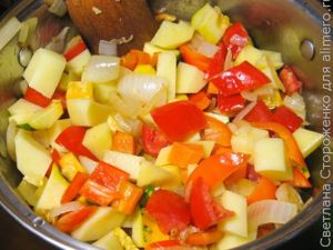 Овощи в горшочке с говяжьими ребрышками