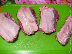 Овощи в горшочке с говяжьими ребрышками