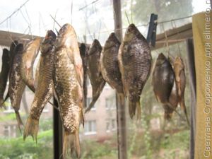Cушеная рыба карась