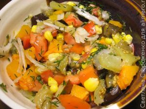 Салат из запеченных овощей с тыквой и кукурузой