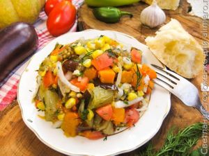 Салат из запеченных овощей с тыквой и кукурузой
