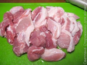 Ячневая каша со свининой в горшочках