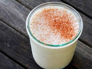 2. Кефирный коктейль. 1 ст. нежирного кефира перемешайте с 0,5 ч.л. корицы, 0,5 ч.л. имбиря, 1 щепоткой красного перца. Пейте на ужин или вместо перекуса. 2. Кефирный коктейль. 1 ст. нежирного кефира перемешайте с 0,5 ч.л. корицы, 0,5 ч.л. имбиря, 1 щепоткой красного перца. Пейте на ужин или вместо перекуса.