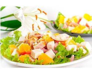 Если у вас есть отварной кусочек куриной грудки, то вы можете приготовить вкусный и полезный салат к ужину за считанные минуты. Для этого следует нарезать ломтиками мясо, добавить маринованный красный лук, дольки апельсина и заправить несколькими каплями оливкового масла. Можно добавить ломтики сыра. Если у вас есть отварной кусочек куриной грудки, то вы можете приготовить вкусный и полезный салат к ужину за считанные минуты. Для этого следует нарезать ломтиками мясо, добавить маринованный красный лук, дольки апельсина и заправить несколькими каплями оливкового масла. Можно добавить ломтики сыра.