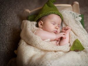 Малыш веселый — голубые очи! Я так люблю тебя! Всем сердцем, очень! Расти здоровым и счастливым будь! Да будет полон радости твой путь! Малыш веселый — голубые очи! Я так люблю тебя! Всем сердцем, очень! Расти здоровым и счастливым будь! Да будет полон радости твой путь!