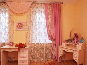 Идеи оформления окна в детской комнате