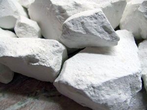 14. Средство от муравьев. По какой-то причине муравьи не любят пересекать линии, нарисованные мелом. Проведите черту у дверных проемов, на подоконниках, словом, везде, откуда муравьи приходят в ваш дом. 14. Средство от муравьев. По какой-то причине муравьи не любят пересекать линии, нарисованные мелом. Проведите черту у дверных проемов, на подоконниках, словом, везде, откуда муравьи приходят в ваш дом.