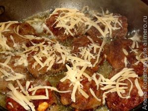 Мясные шарики с сыром