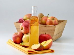 Яблочный уксус нужно развести водой в равных пропорциях. Нанести смесь на кожу, обернуться пищевой пленкой и заниматься своими делами. Через 2-3 часа принять теплый душ. Яблочный уксус нужно развести водой в равных пропорциях. Нанести смесь на кожу, обернуться пищевой пленкой и заниматься своими делами. Через 2-3 часа принять теплый душ.