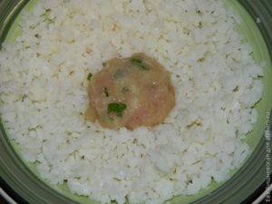 Куриные котлеты в рисе