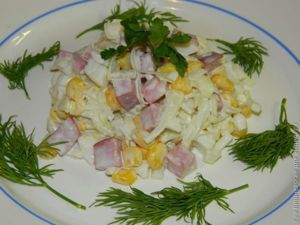 салат с колбасой