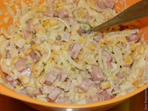 салат с колбасой