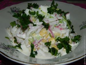 салат с яйцами и кукурузой