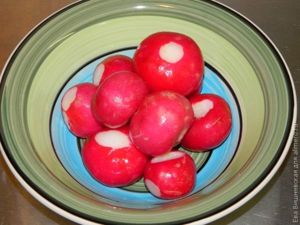 салат с яйцами и кукурузой