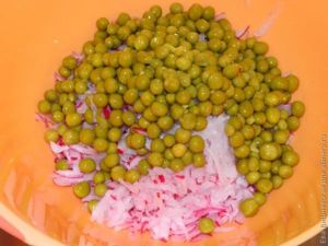 салат с картофелем и редисом