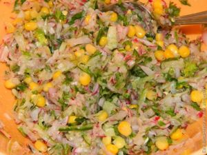 салат с кукурузой
