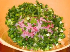 салат с редисом и маринованным огурцом