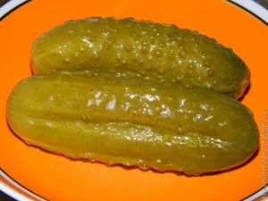 салат с редисом и маринованным огурцом