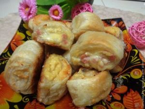 Слоечки с ветчиной и моцареллой