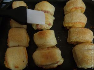 Слоечки с ветчиной и моцареллой