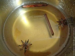 Мандарины с мороженым в пряном сиропе