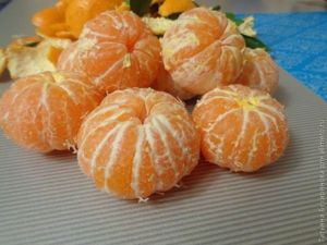 Мандарины с мороженым в пряном сиропе