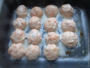 Морковно-куриные шарики в соусе