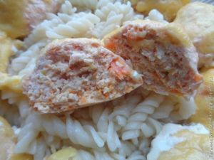 Морковно-куриные шарики в соусе