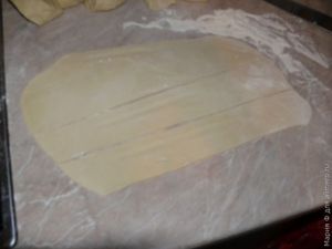 блюдо с рыбным фаршем, блюдо из теста