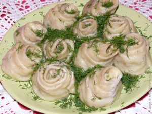 блюдо с рыбным фаршем, блюдо из теста