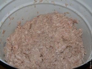 блюдо с рыбным фаршем, блюдо из теста