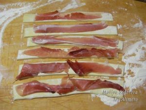 слоеные спиральки с копченым мясом рецепт