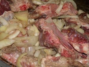 Ребрышки с луком