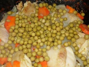 Курица с горошком